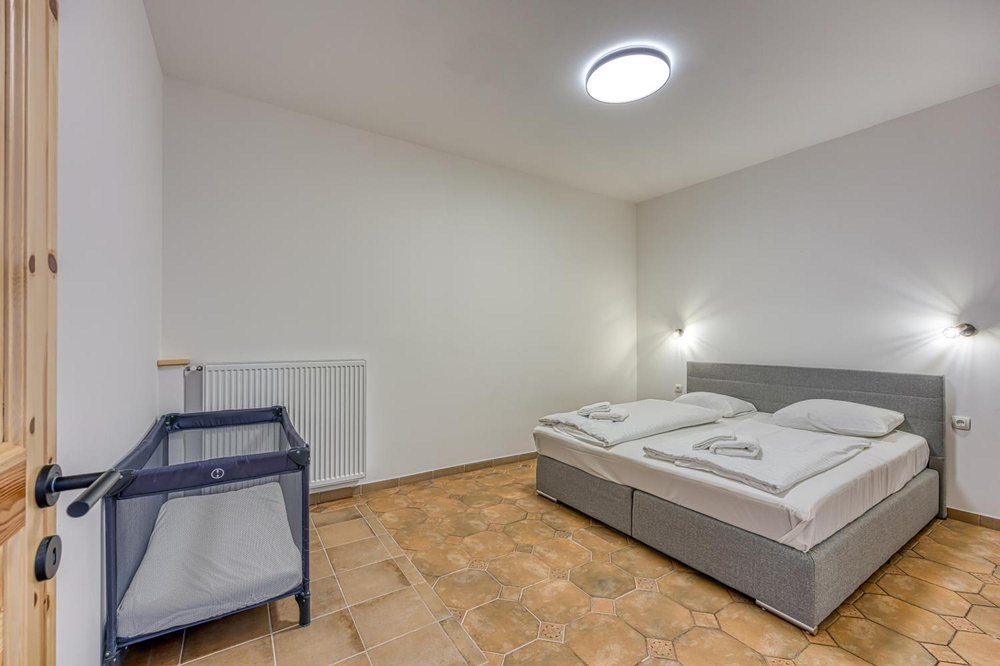 Vila Lisjak - Apartments Подчетртек Номер фото