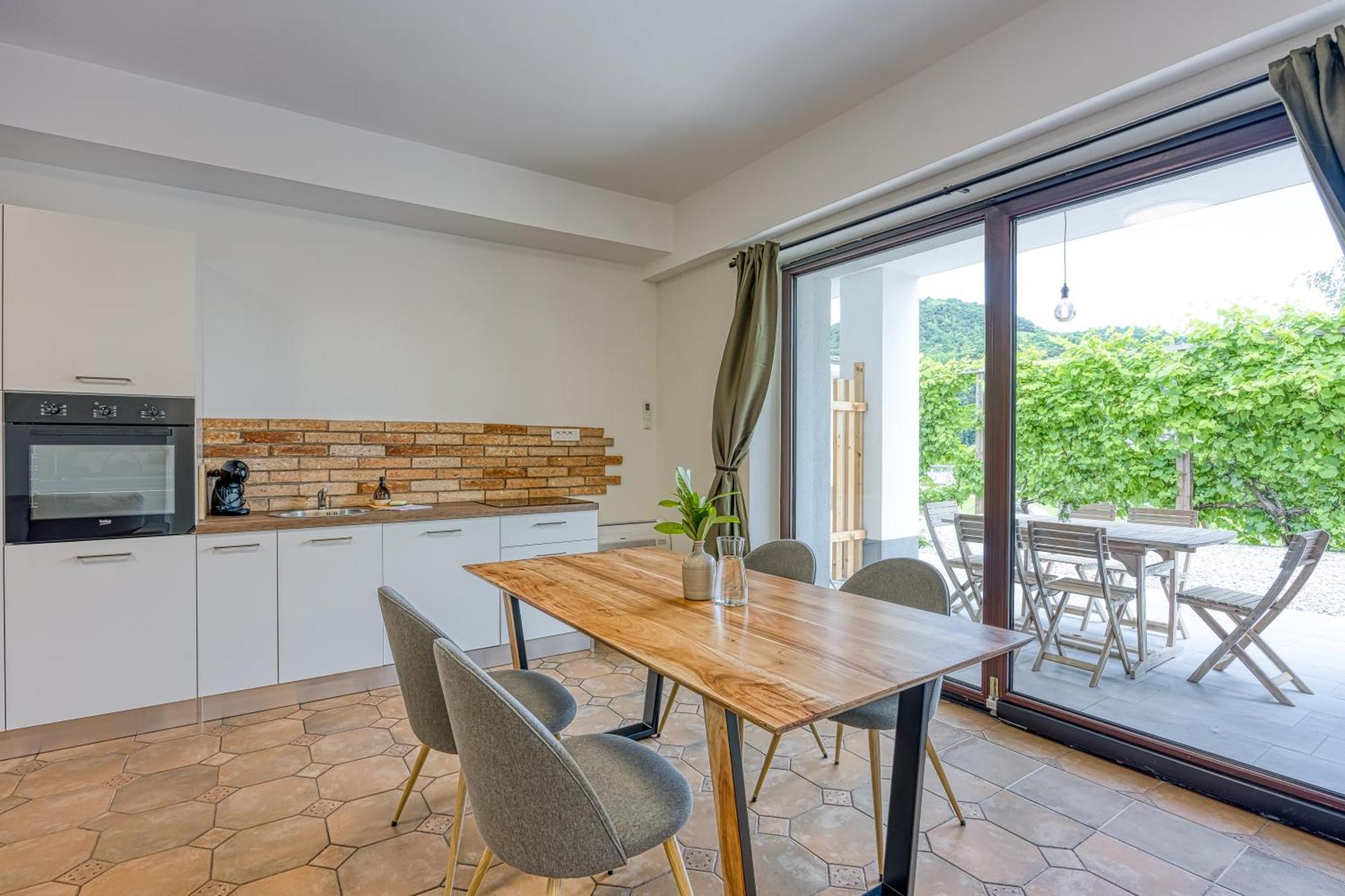 Vila Lisjak - Apartments Подчетртек Номер фото
