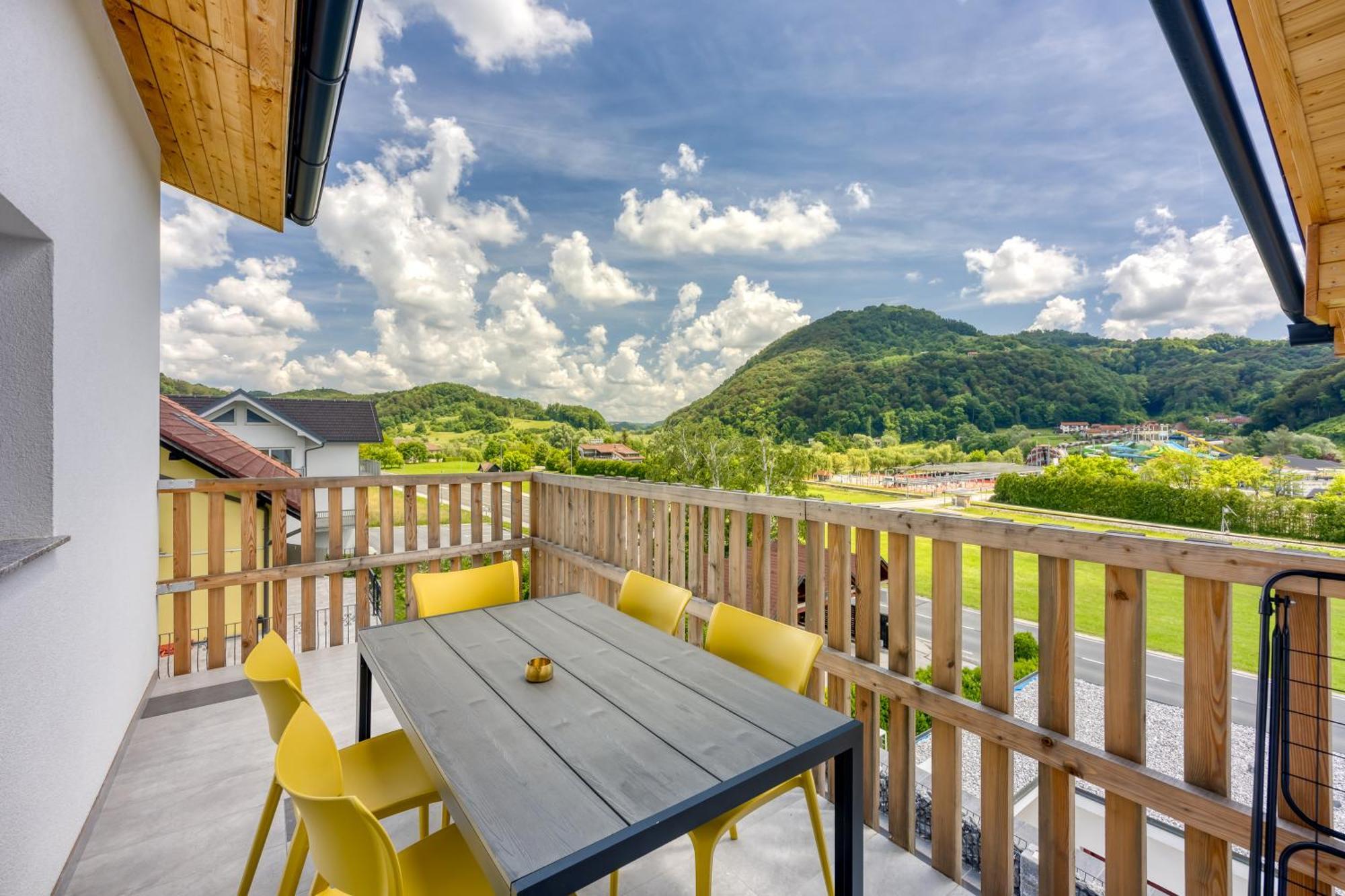 Vila Lisjak - Apartments Подчетртек Екстер'єр фото