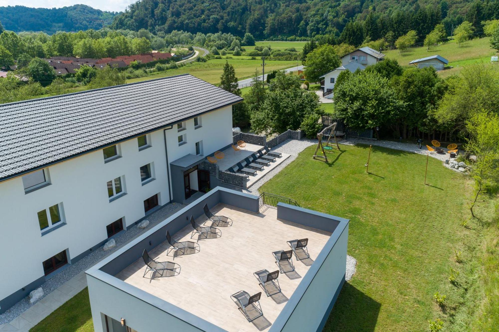 Vila Lisjak - Apartments Подчетртек Екстер'єр фото