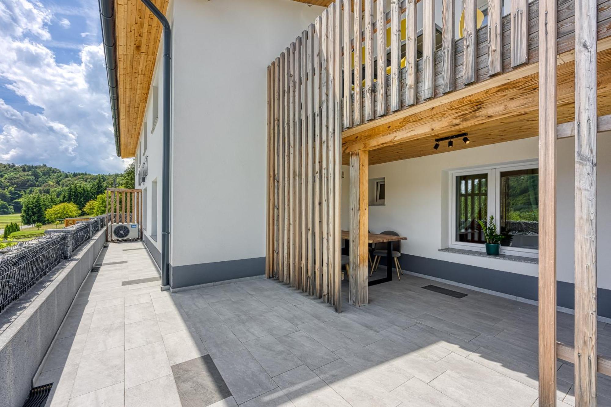 Vila Lisjak - Apartments Подчетртек Екстер'єр фото