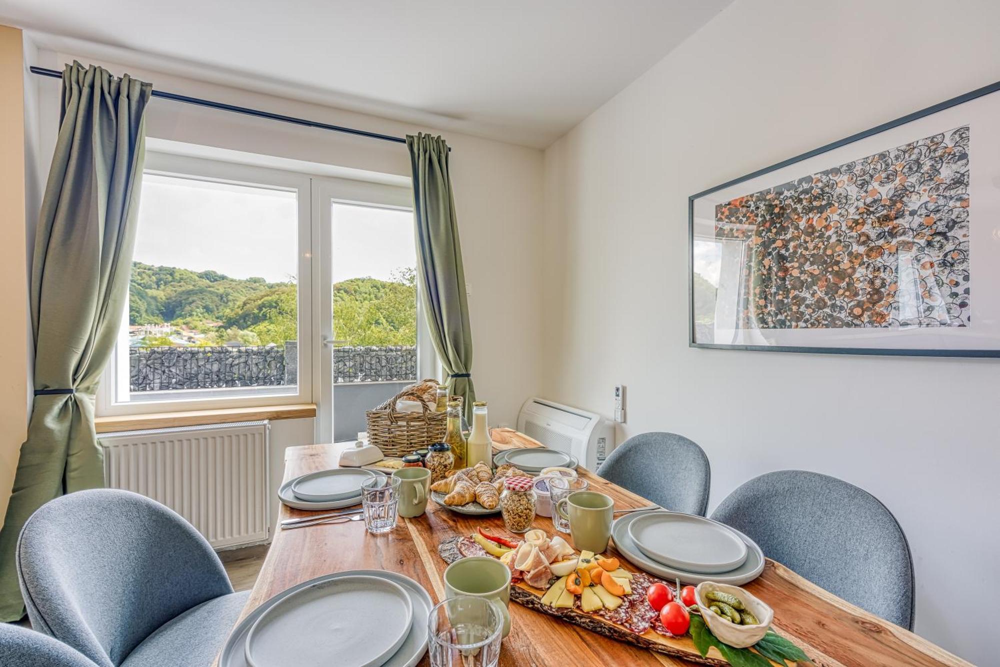 Vila Lisjak - Apartments Подчетртек Екстер'єр фото