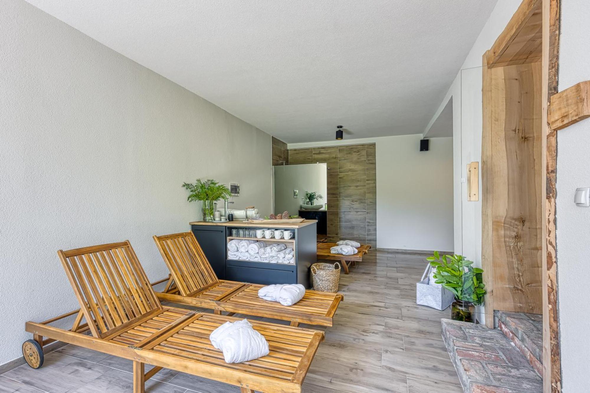 Vila Lisjak - Apartments Подчетртек Екстер'єр фото