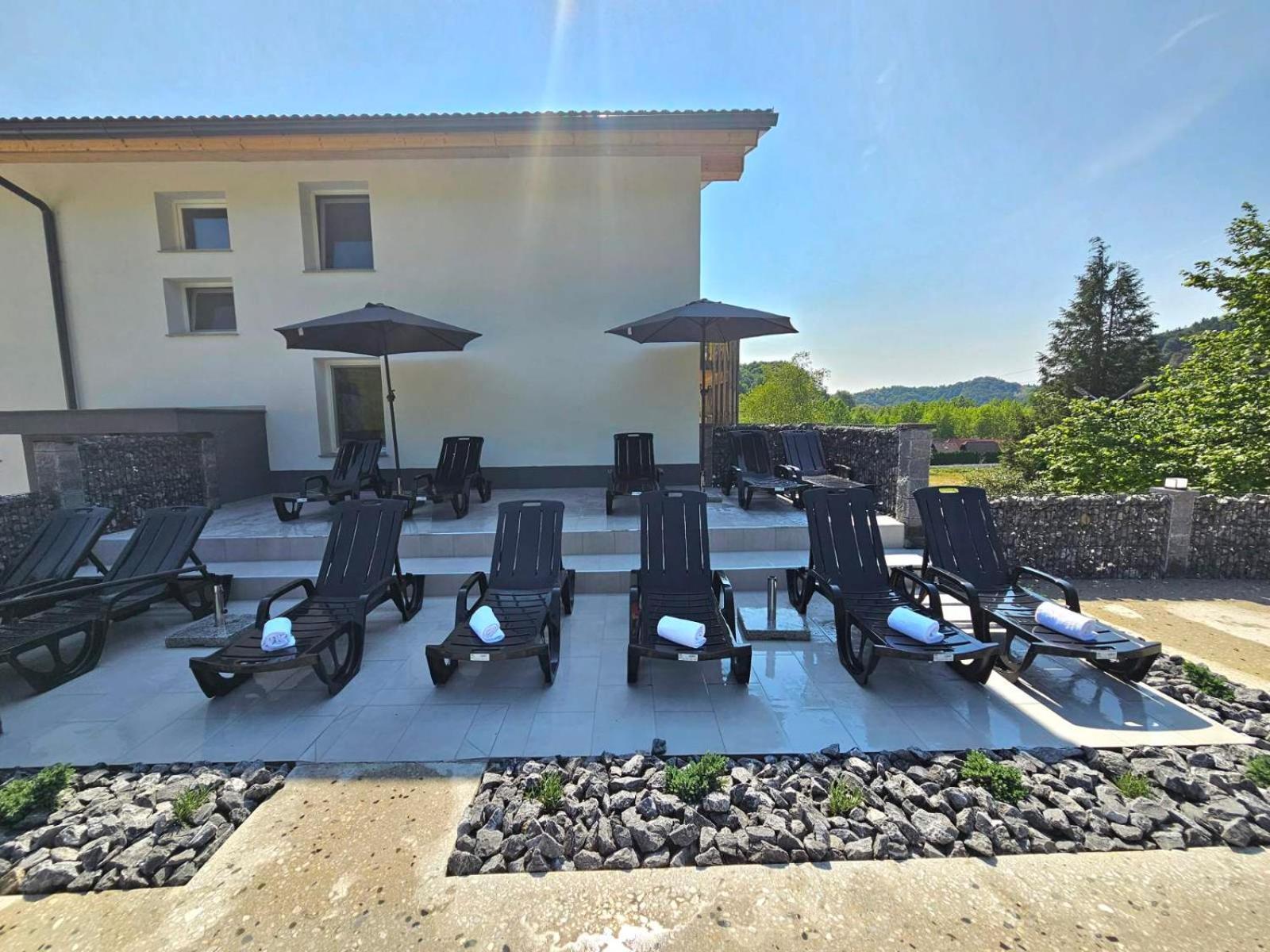 Vila Lisjak - Apartments Подчетртек Екстер'єр фото