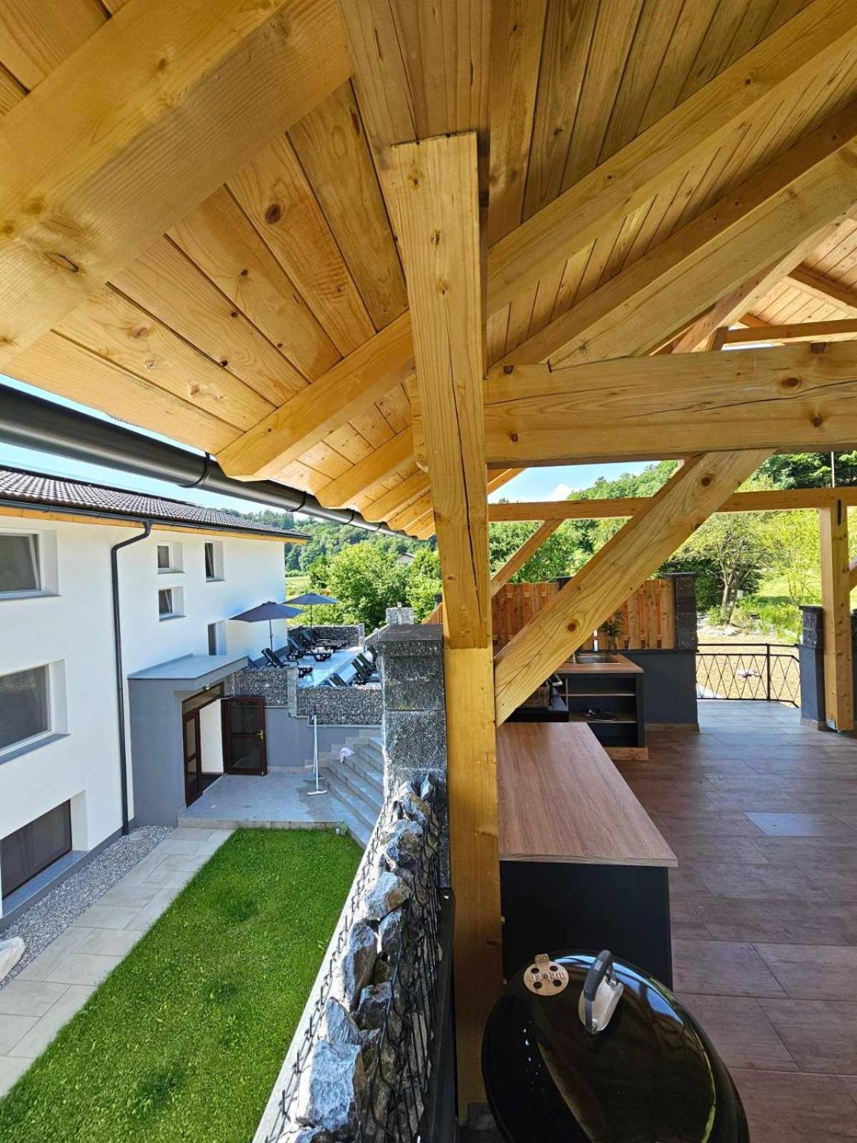 Vila Lisjak - Apartments Подчетртек Екстер'єр фото
